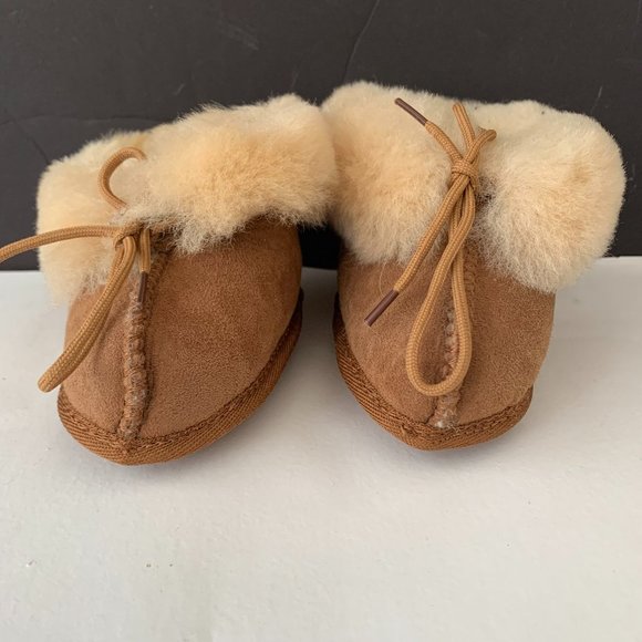 RJS Fuzzies Toddlers’ Brown & Tan Sheepskin Booties W/ Fold Down Collar: M - Picture 1 of 7